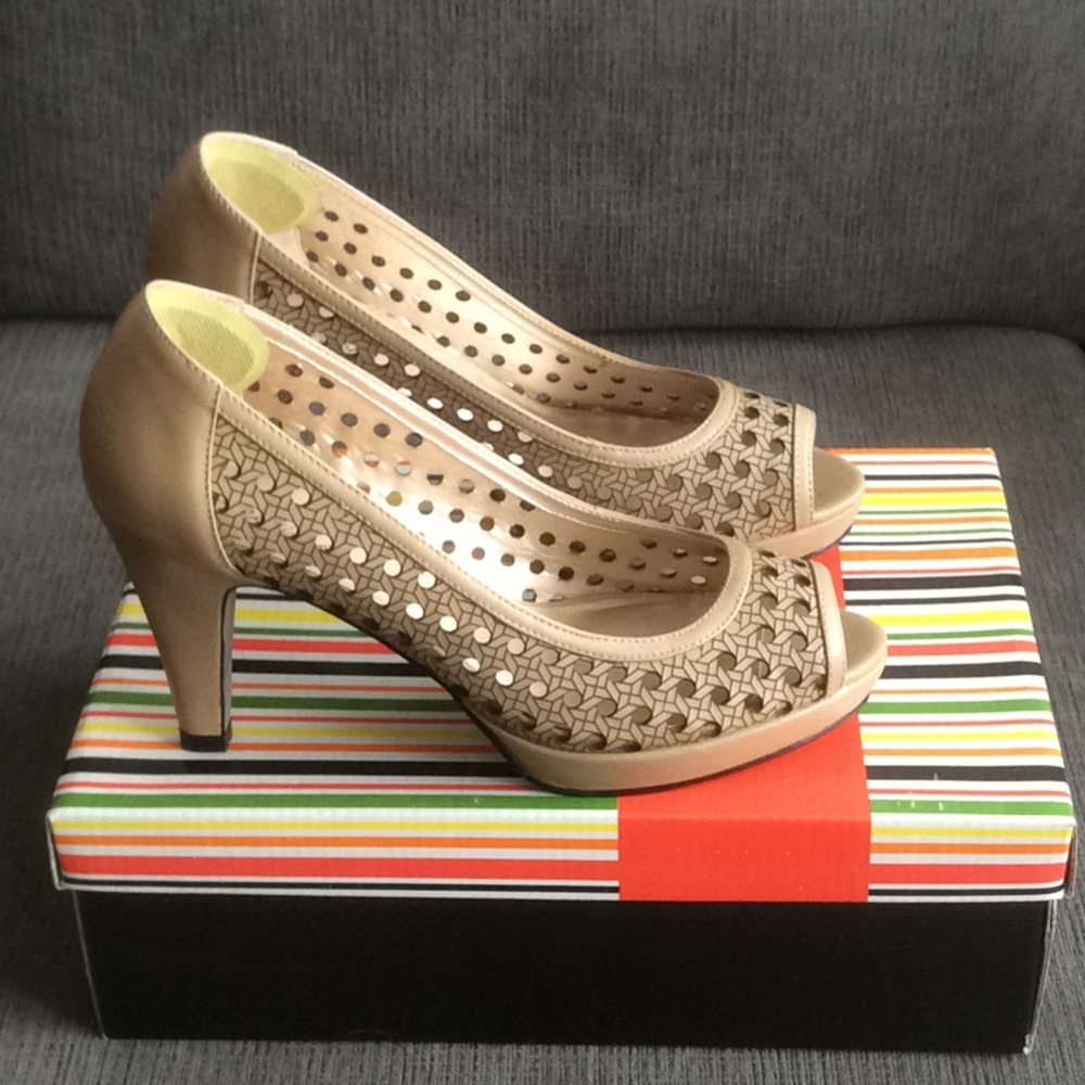 Browns Taupe Leather Shoes Size 7B